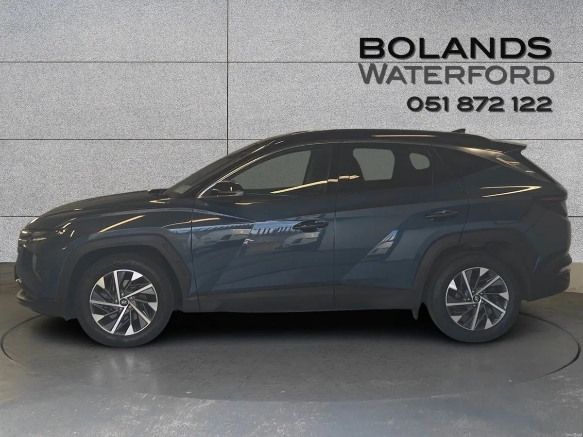 Hyundai Tucson 2WD Executive Plus w 2 Tone Roof Fr - Image 3