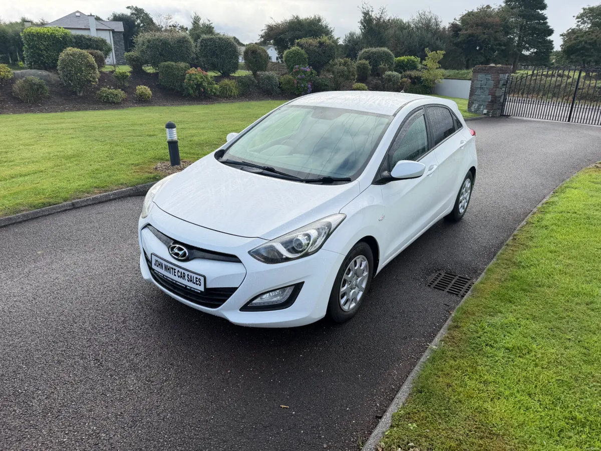 Hyundai i30 2015 CRDI Deluxe - Image 1
