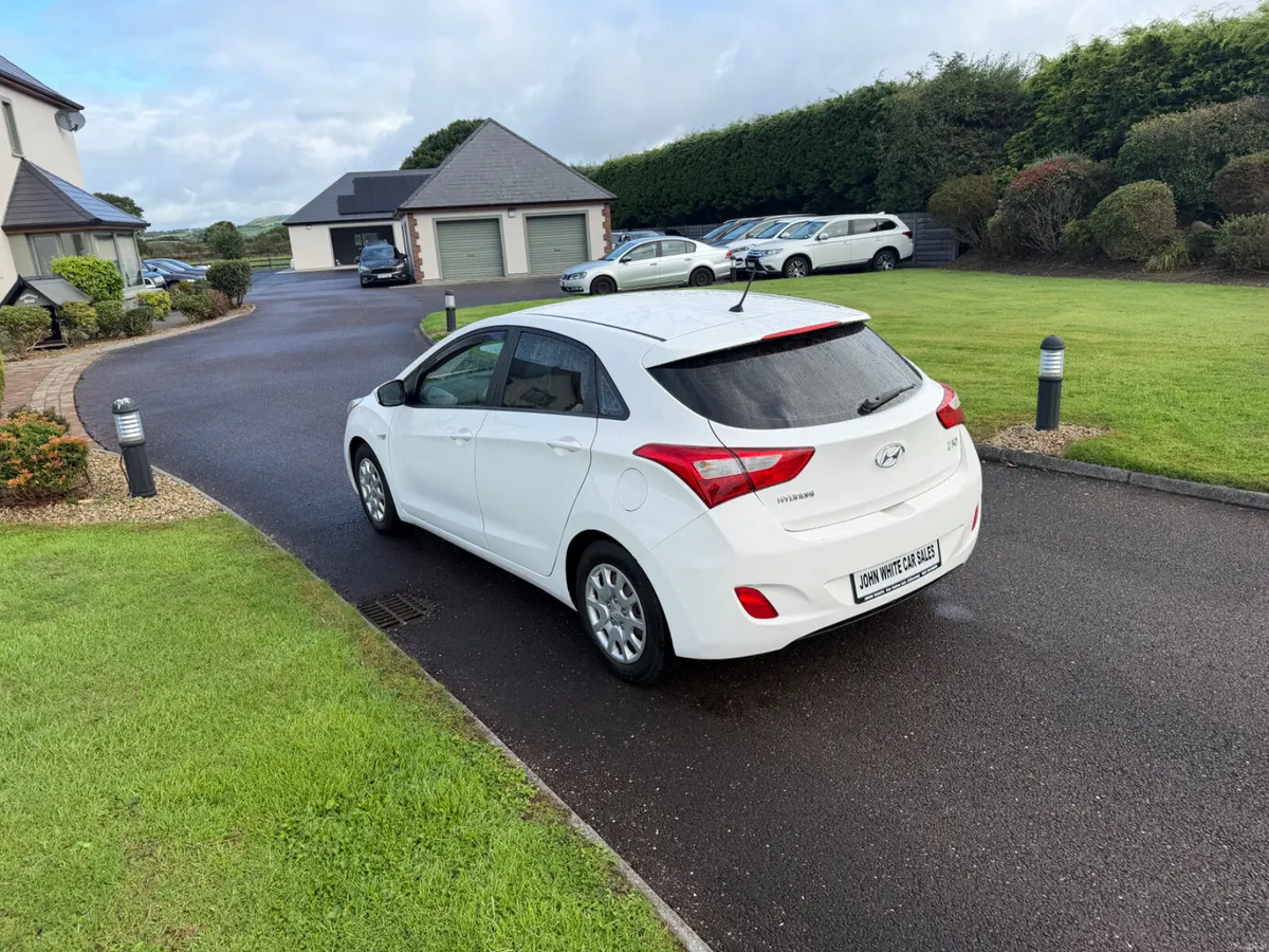 Hyundai i30 2015 CRDI Deluxe - Image 3