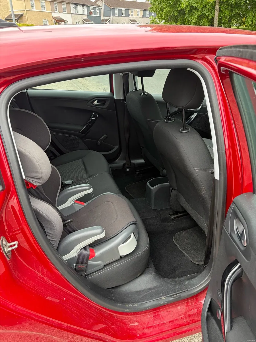 Peugeot 208 - Image 6