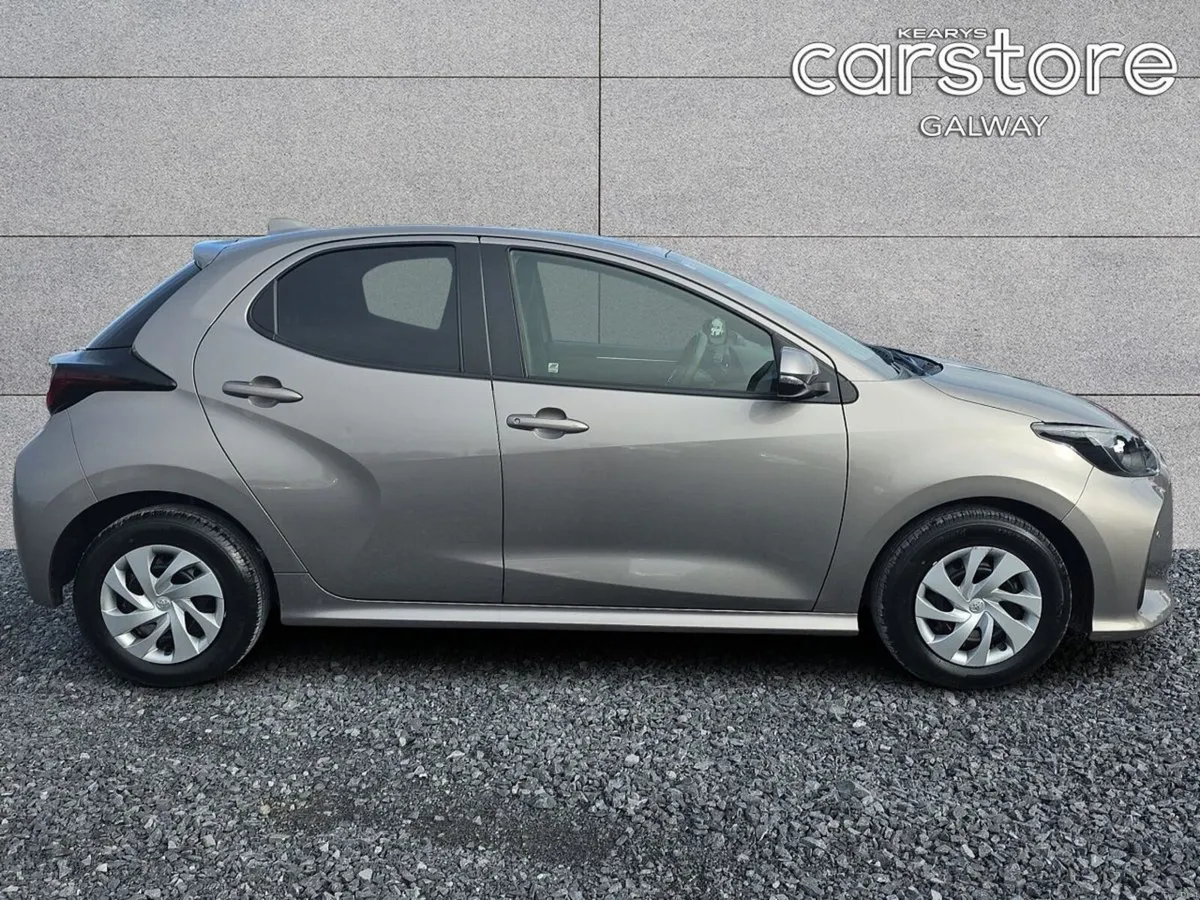 Toyota Yaris Hybrid X - Image 2