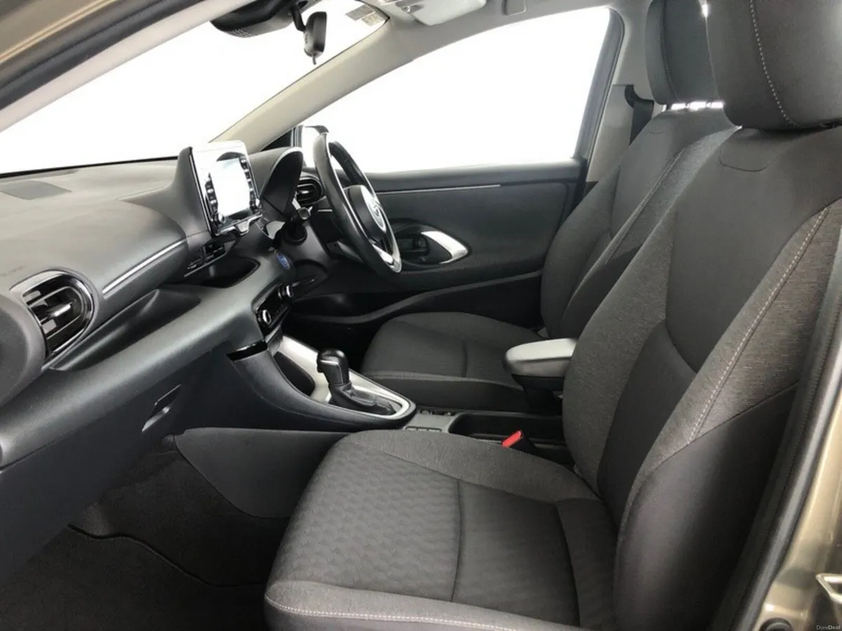 Toyota Yaris Yaris Hybrid Luna - Image 6