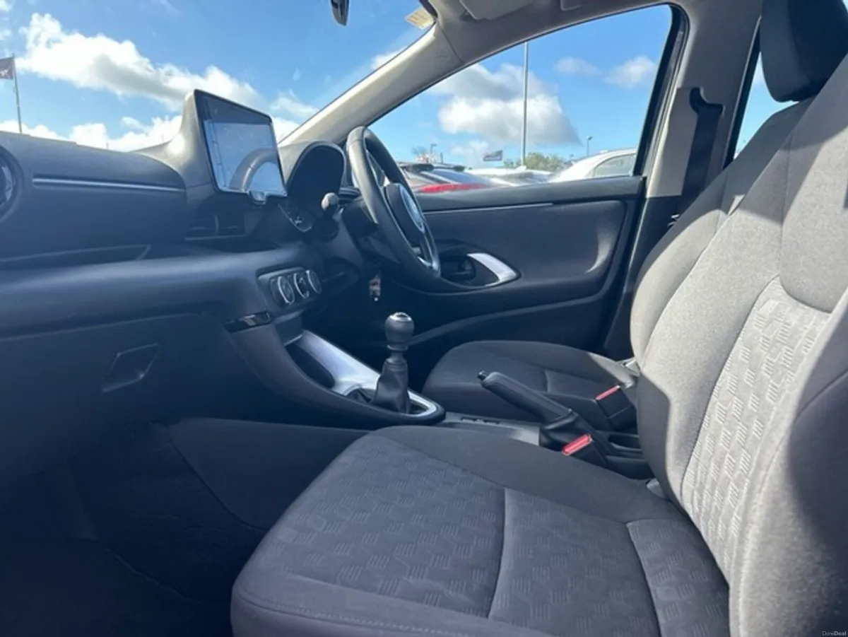 Toyota Yaris YARIS 1.5 LUNA - Image 6