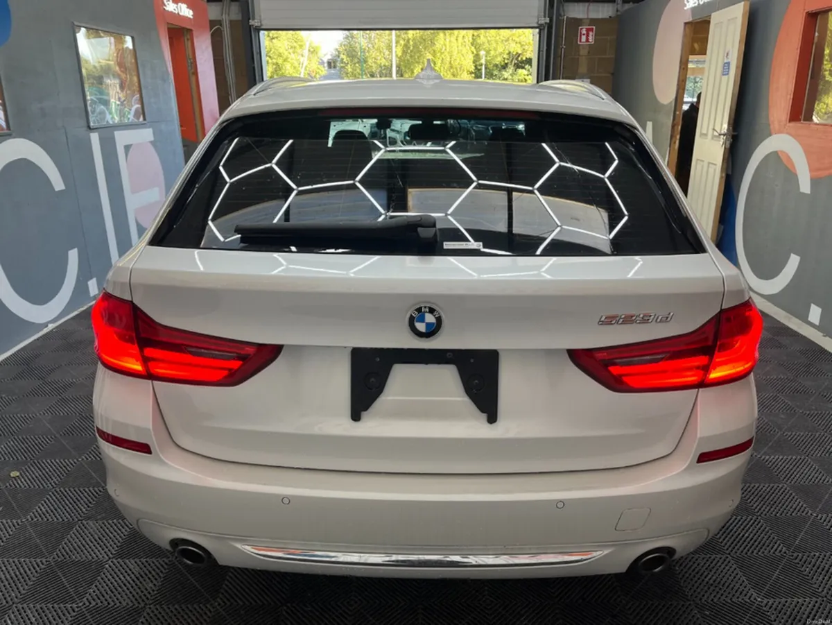 BMW 5-Series 2020 BMW 5 523d TOURING LUXURY 64K KM - Image 4