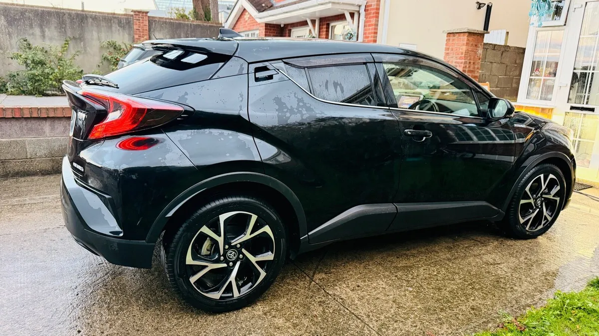 Toyota C-HR Hybrid Automatic–70,000 km - Image 3