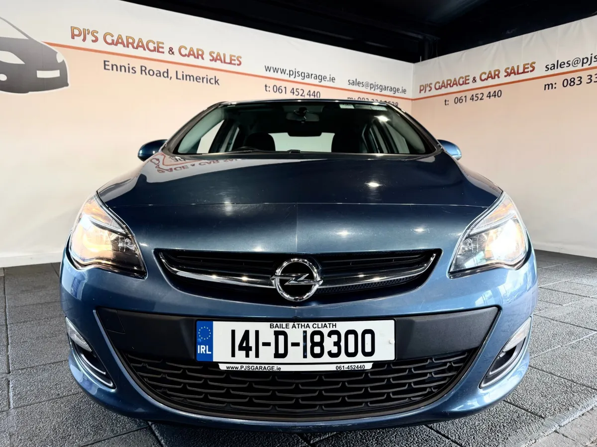 Opel Astra 2014 - Image 2