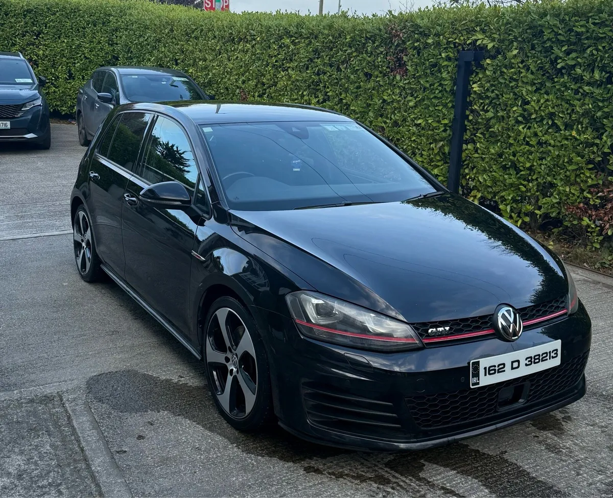 Volkswagen Golf GTI 2.0L Performance Pack 2016 - Image 2