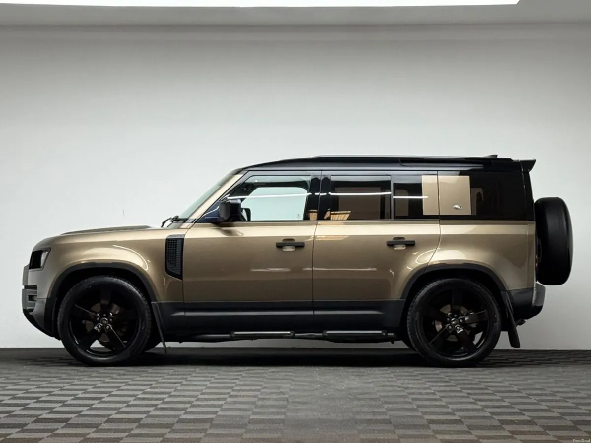 Land Rover Defender 110 2.0 SD4 *7 SEATER* - Image 4
