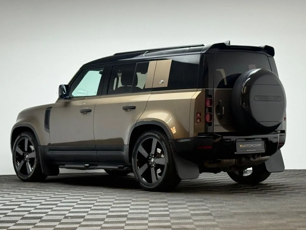 Land Rover Defender 110 2.0 SD4 *7 SEATER* - Image 5
