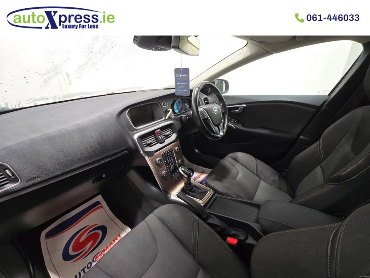 Volvo V40 1.6 T4 Cross Country Automatic, Reversin - Image 4