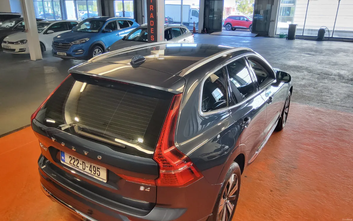 Volvo XC60 2022 - Image 2