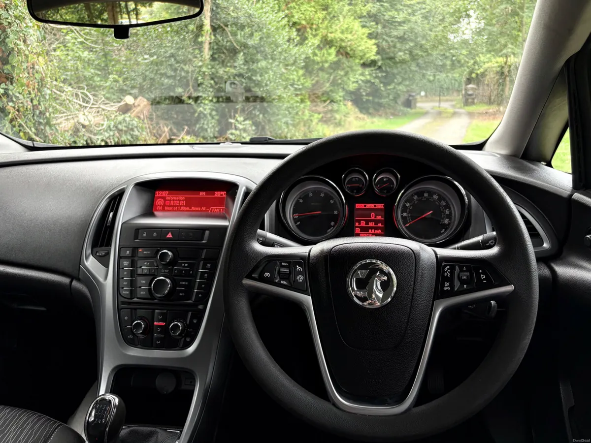 141 Vauxhall Astra, Brand New NCT to December 2027 - Image 5