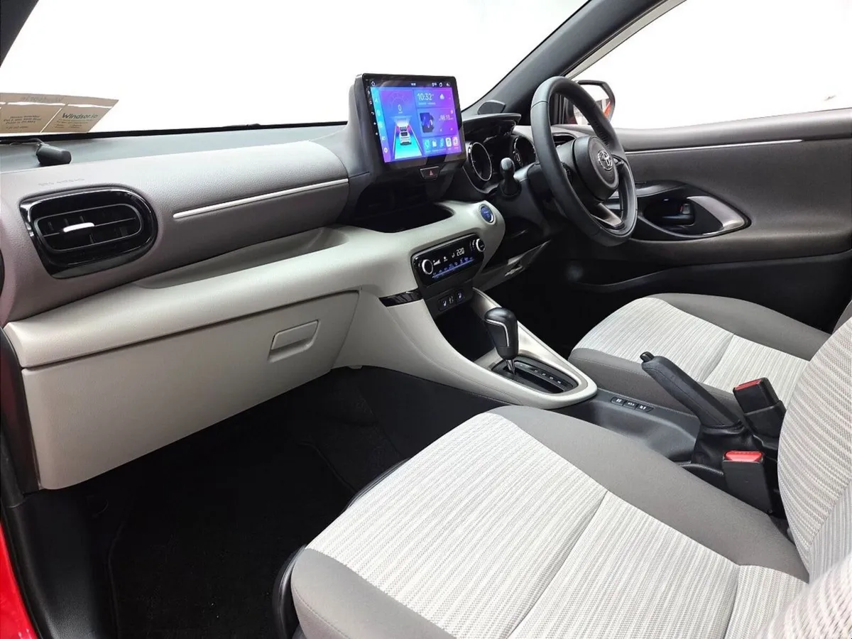 Toyota Yaris 1.5 Z 2-Tone Hybrid - Image 4