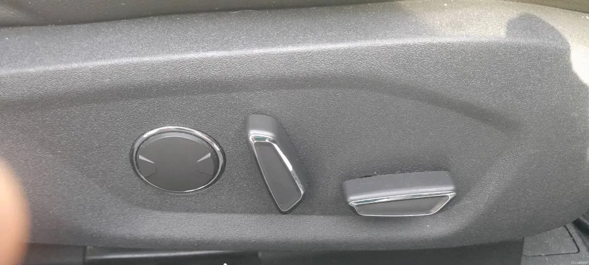 Car - Image 5