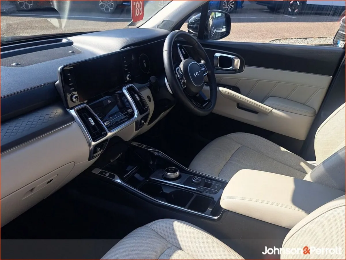 Kia Sorento 2.2 K3 4X2 Diesel 7 seats - Image 3