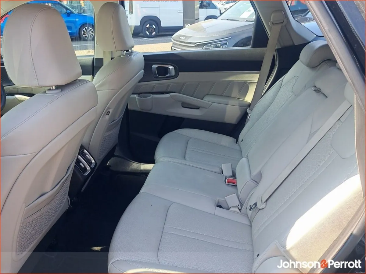 Kia Sorento 2.2 K3 4X2 Diesel 7 seats - Image 5