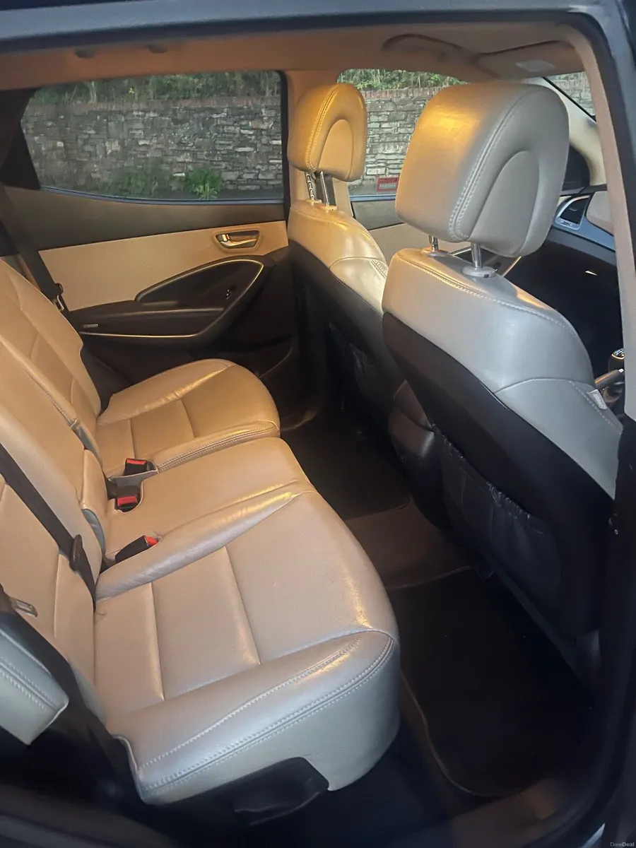 Hyundai Santa Fe 2014 - Image 2