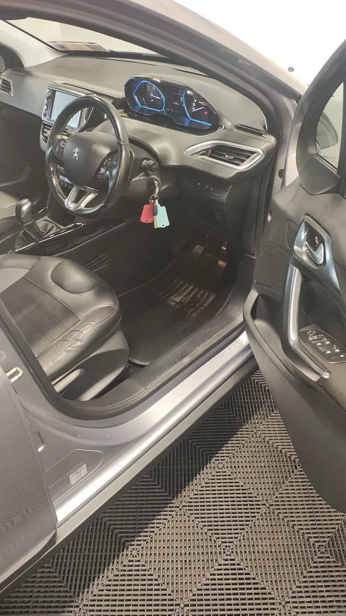 PEUGEOT 2008 - Image 4