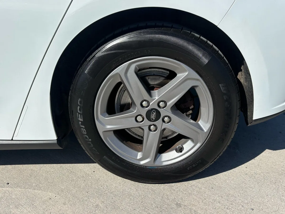 2019 Ford focus 1.0 petrol style model - Image 4
