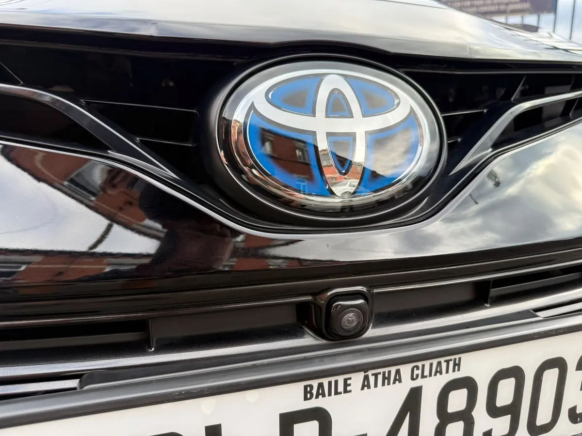 Toyota Camry 2023 - Image 3