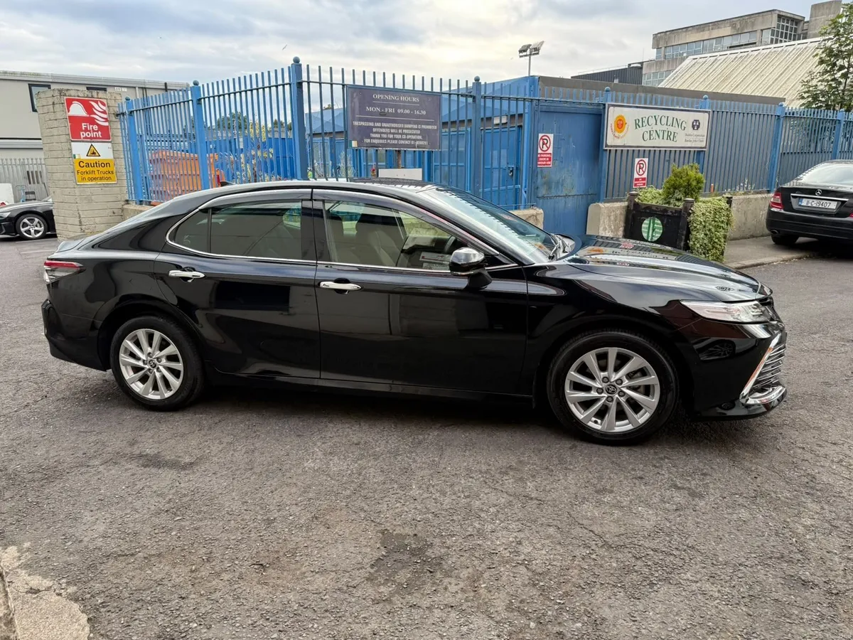 Toyota Camry 2023 - Image 5