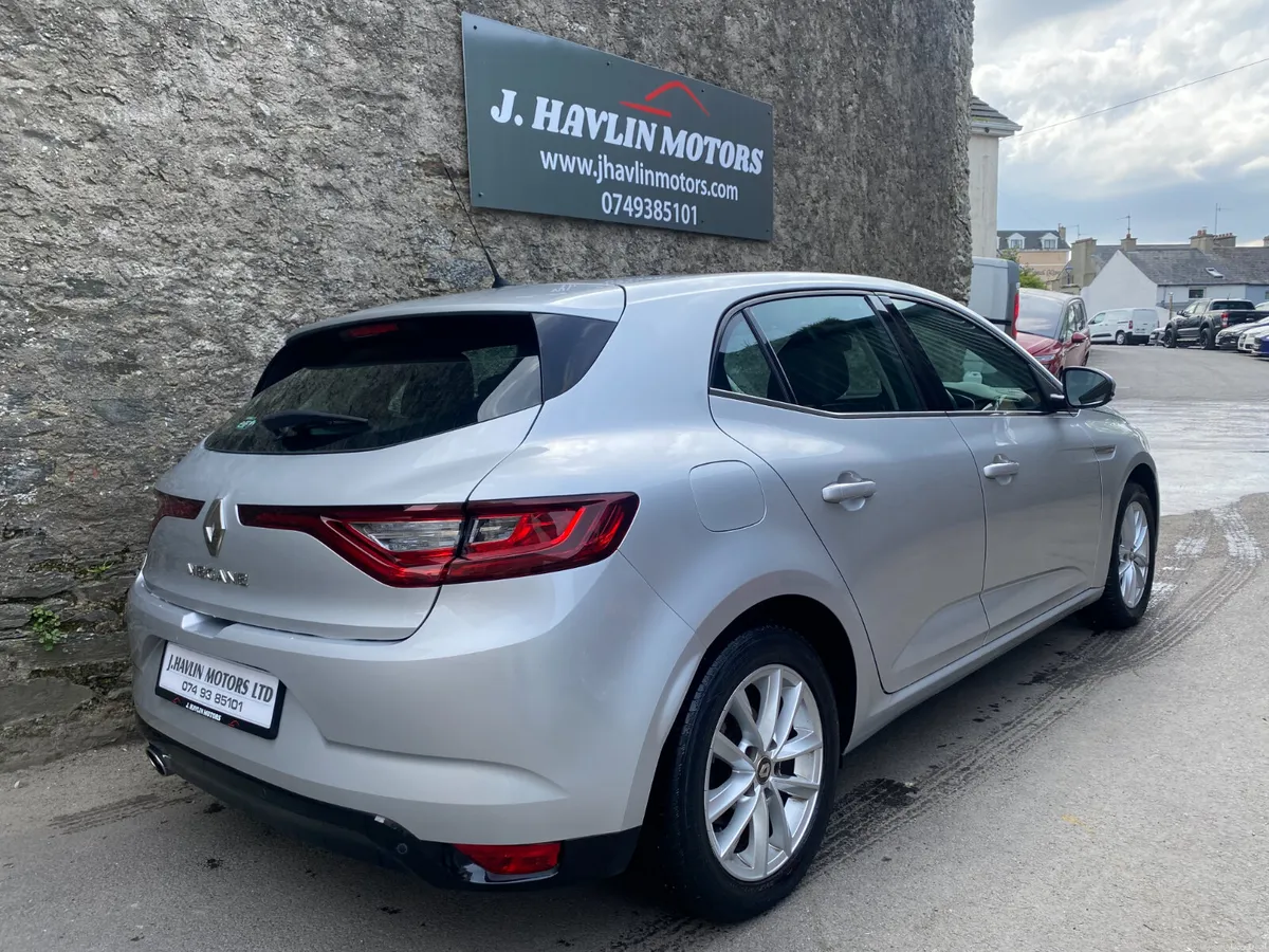 June 2017 Renault Megane Dynamique Nav DCi 110 - Image 4