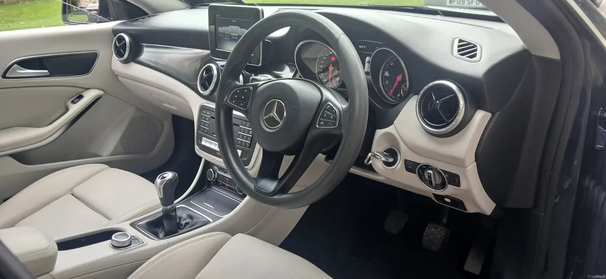 Mercedes-Benz CLA SPORTBACK 2017 1.6 PETROL 5dr - Image 3