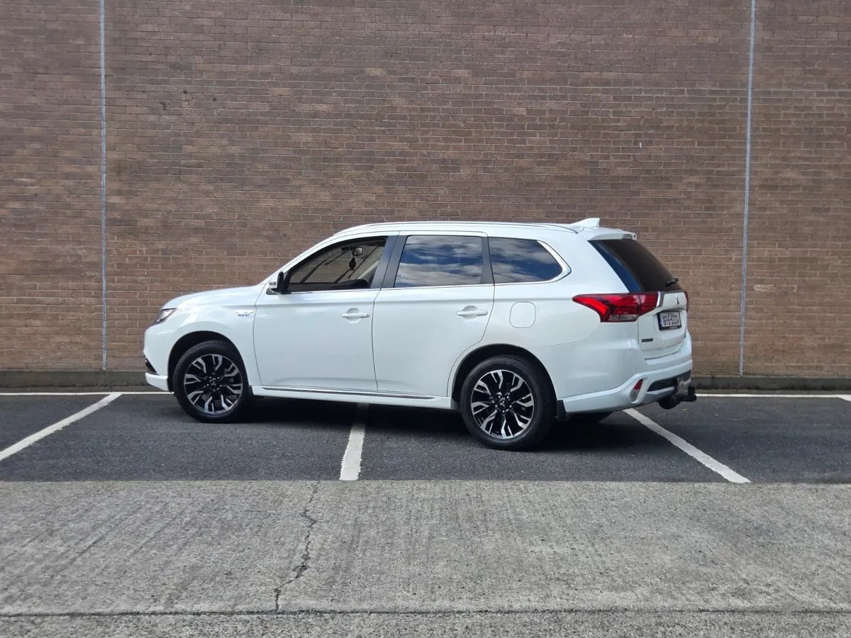 Mitsubishi Outlander 2016 - Image 2
