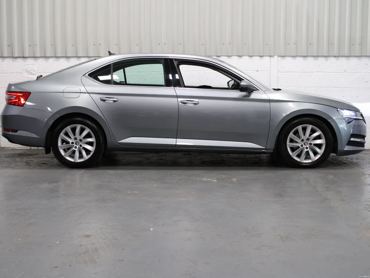 Skoda Superb 2021 - Image 5