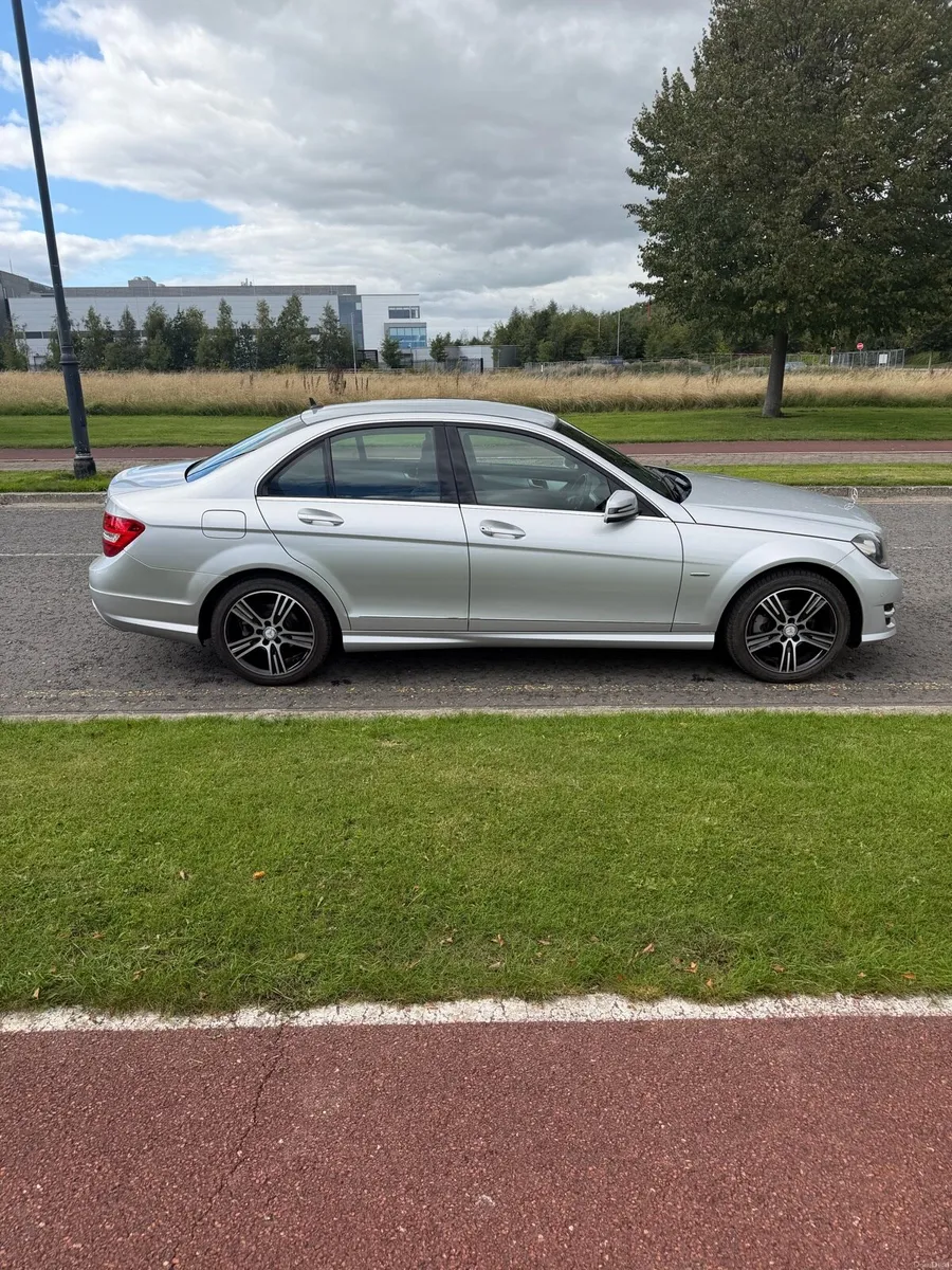 Merc C200 Auto ..Amazing condition !!!! - Image 2