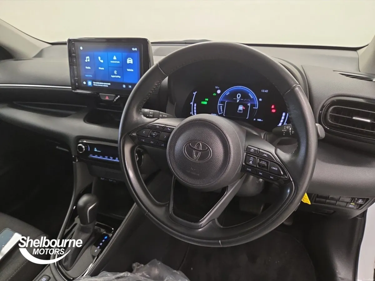 Toyota Yaris 1.5 Hybrid Design 5dr CVT - Image 4