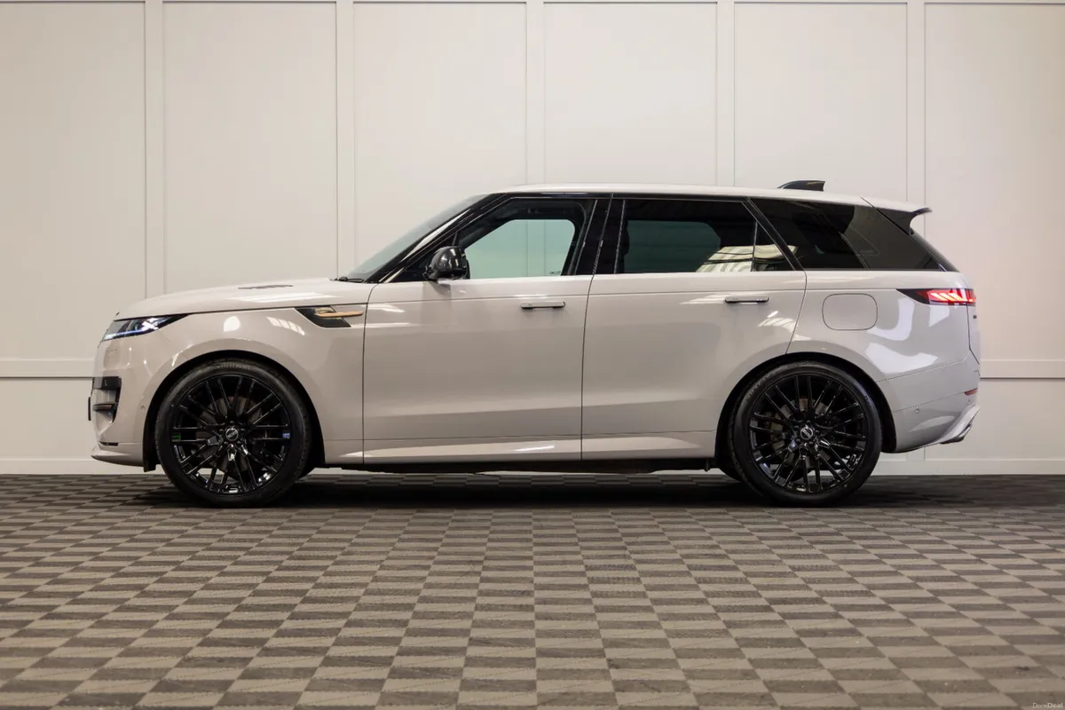 2024 Range Rover Sport P460e Dynamic SE *Pan Roof - Image 3