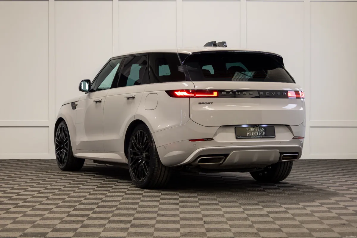 2024 Range Rover Sport P460e Dynamic SE *Pan Roof - Image 4