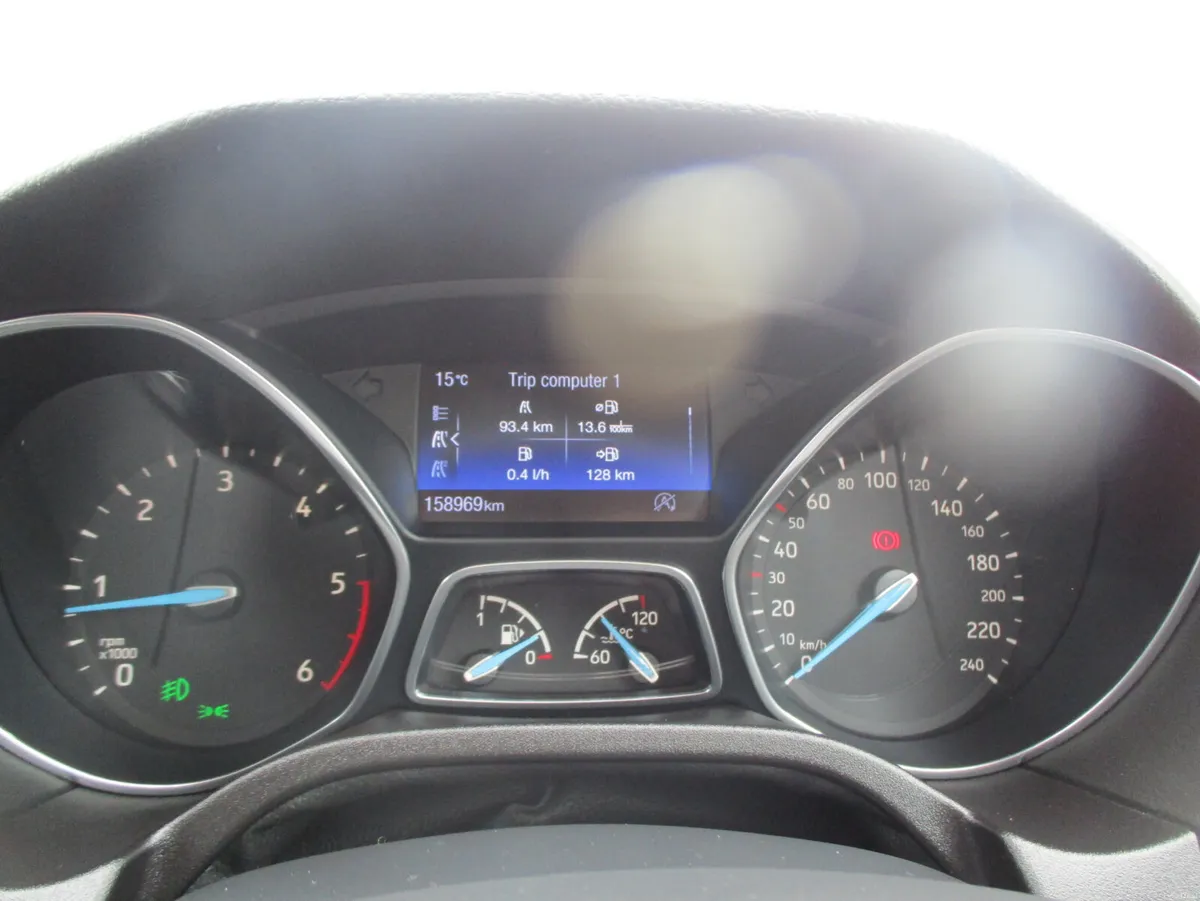Ford Focus 2016 1.6 tdci TITANIUM  HATCHBACK FSH - Image 2