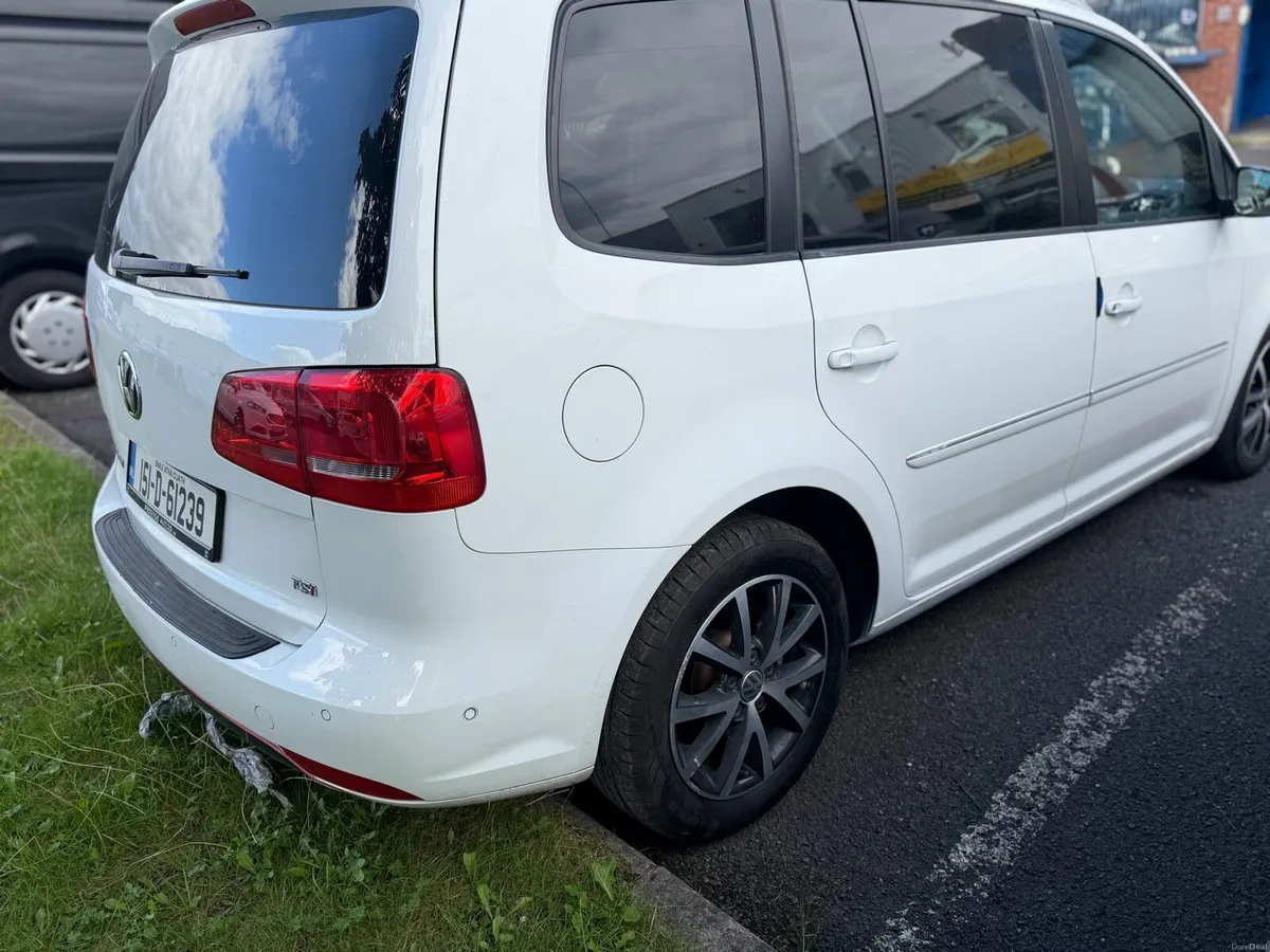 2015 VW Touran 1.4 Tsi Automatic low miles - Image 4