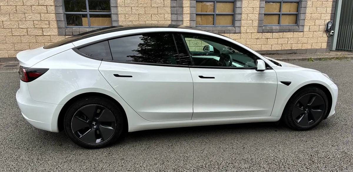Tesla 3 - Image 1