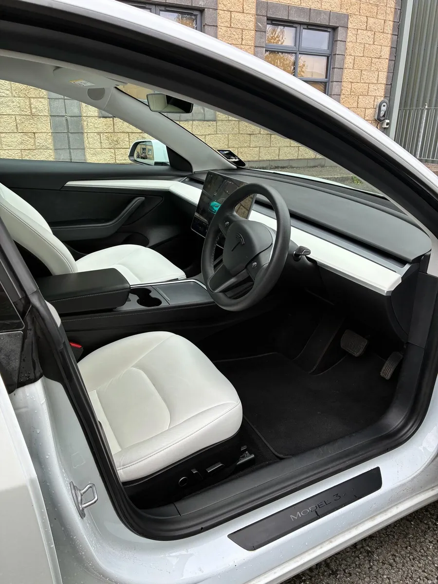 Tesla 3 - Image 6