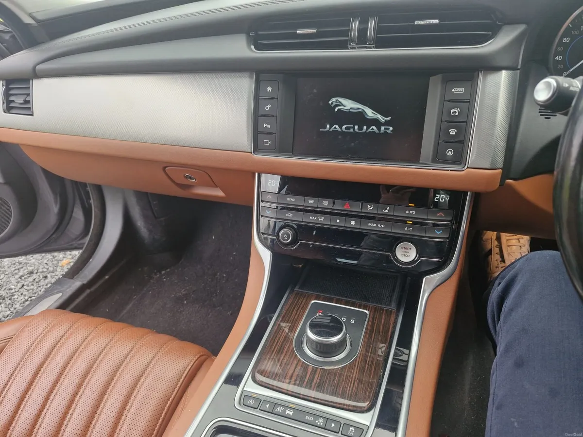 Jaguar XF 2017 - Image 3