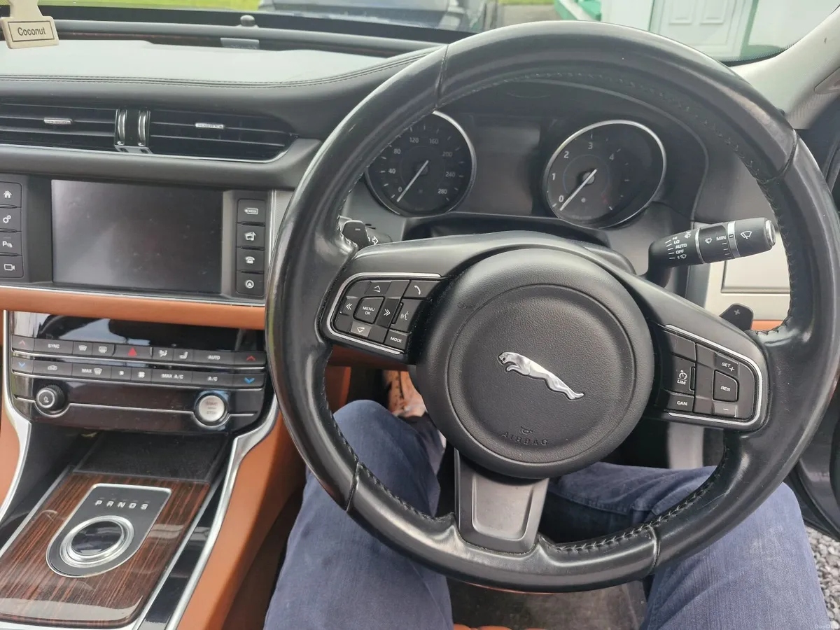 Jaguar XF 2017 - Image 2