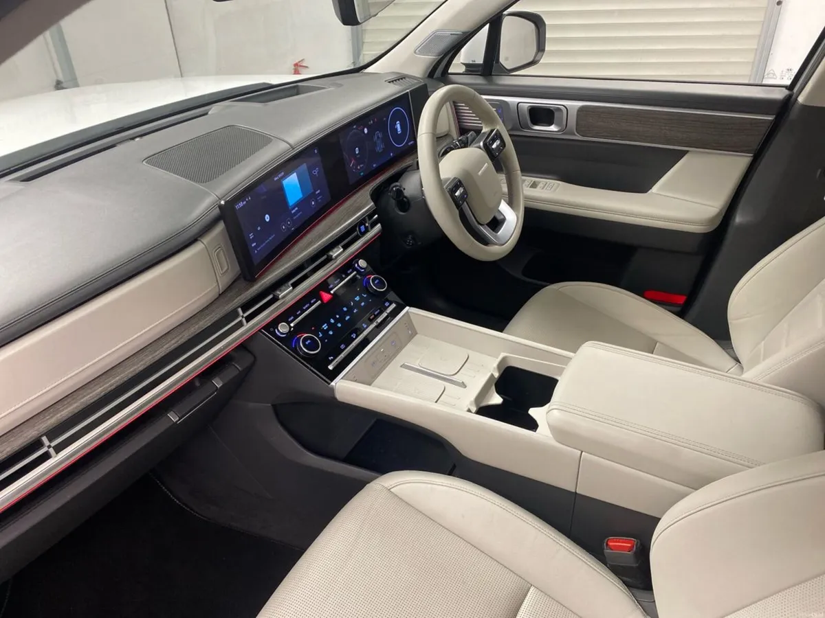 Hyundai Santa Fe 1.6 PHEV 4WD Premium - Image 2