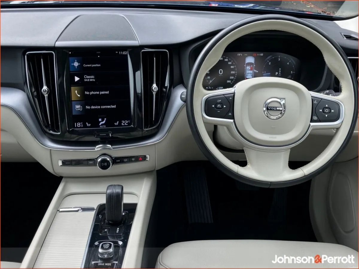 Volvo XC60 B4 197bhp Diesel MHEV Momentum - Denim - Image 2