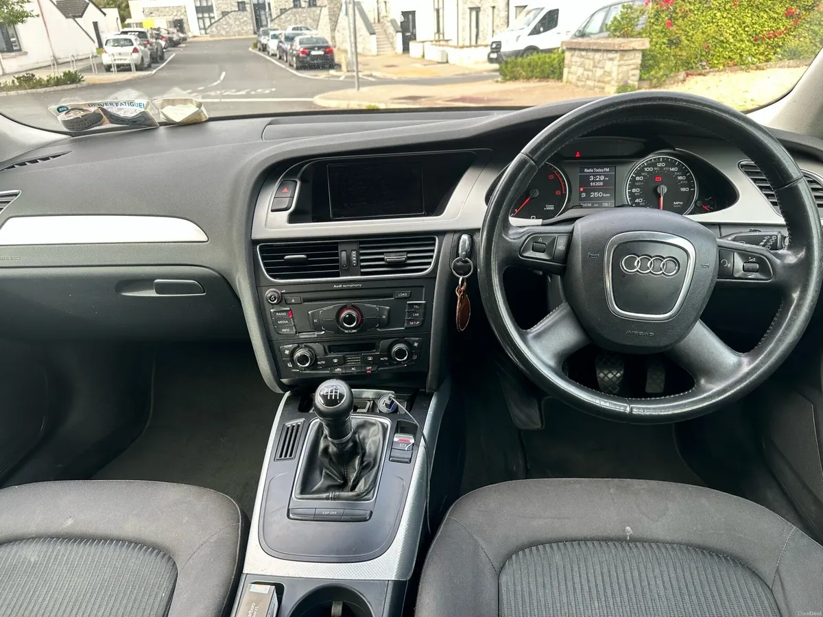 AUDI A4 ESTATE LOW MILEAGE - Image 6