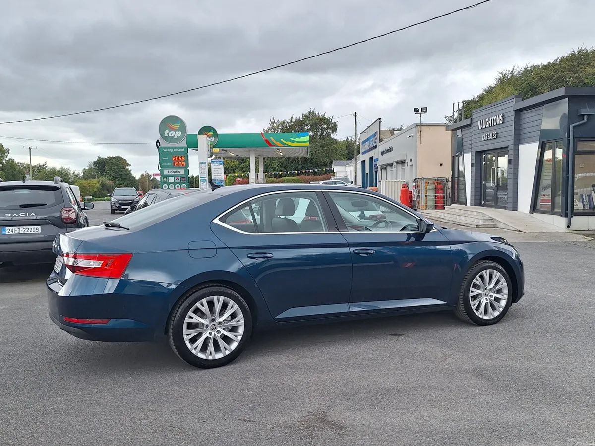 Superb AUTO 2.0 Tdi Style *Leather/Heat Seats/Cam - Image 3