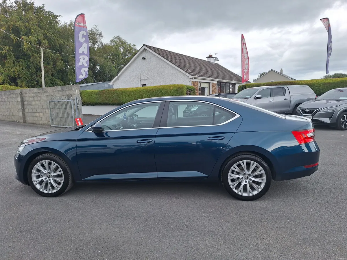 Superb AUTO 2.0 Tdi Style *Leather/Heat Seats/Cam - Image 4