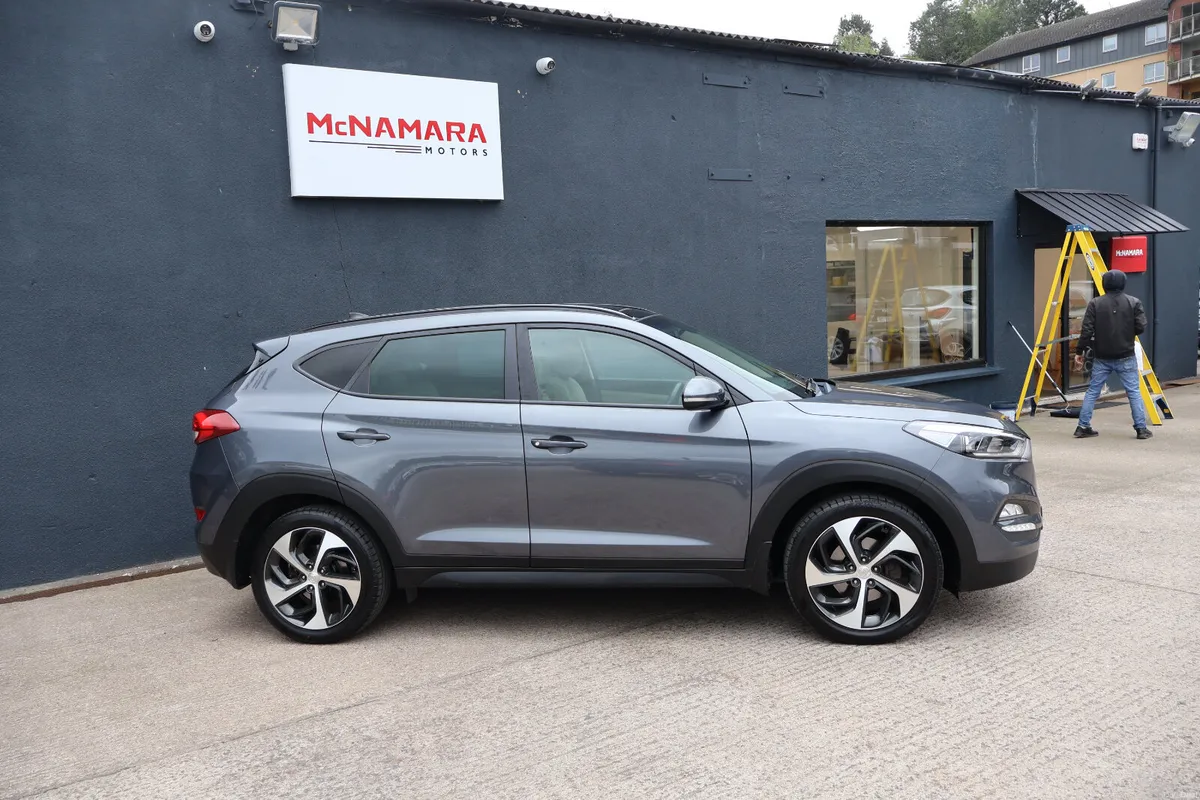 Hyundai Tucson Executive Premium Exceptional! - Image 2