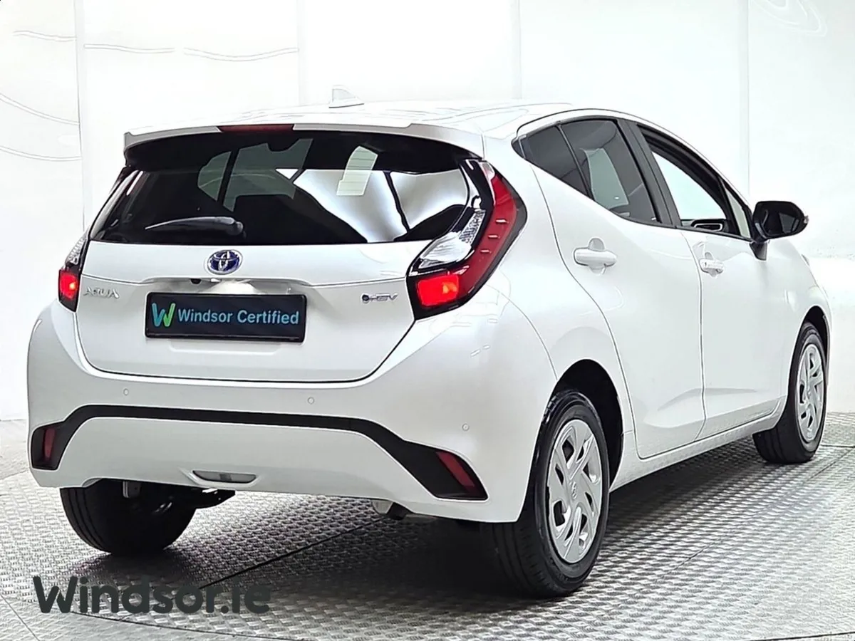 Toyota Aqua G Model Hybrid - Image 2