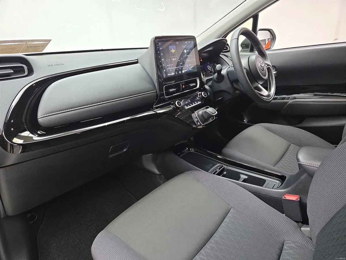 Toyota Aqua G Model Hybrid - Image 4