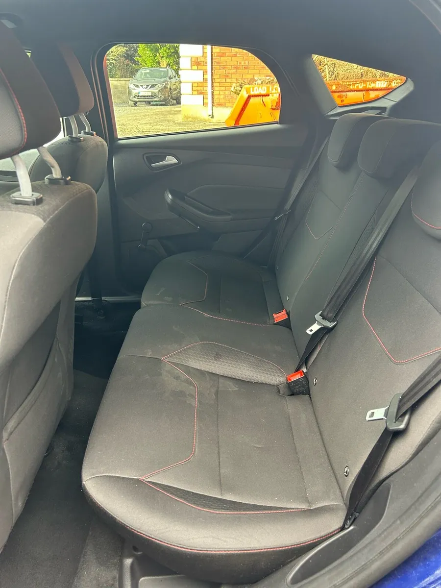 2017 Ford Focus ST Line - Image 5