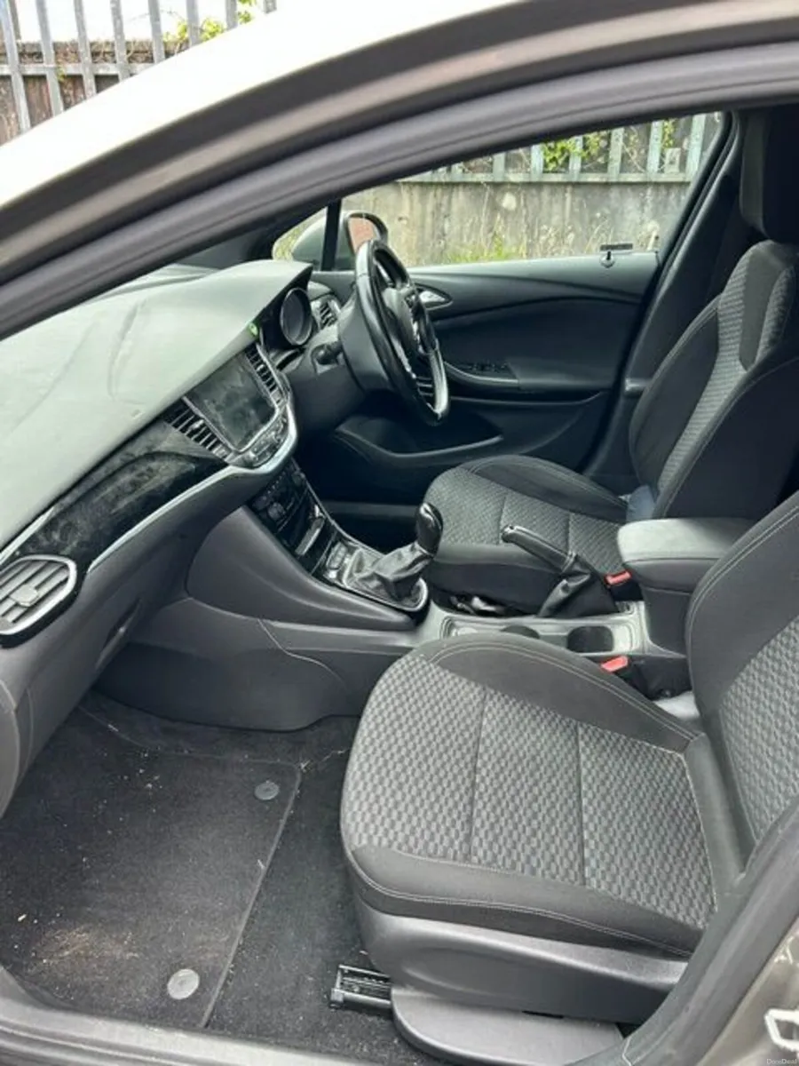 Opel Astra 2017 - Image 1