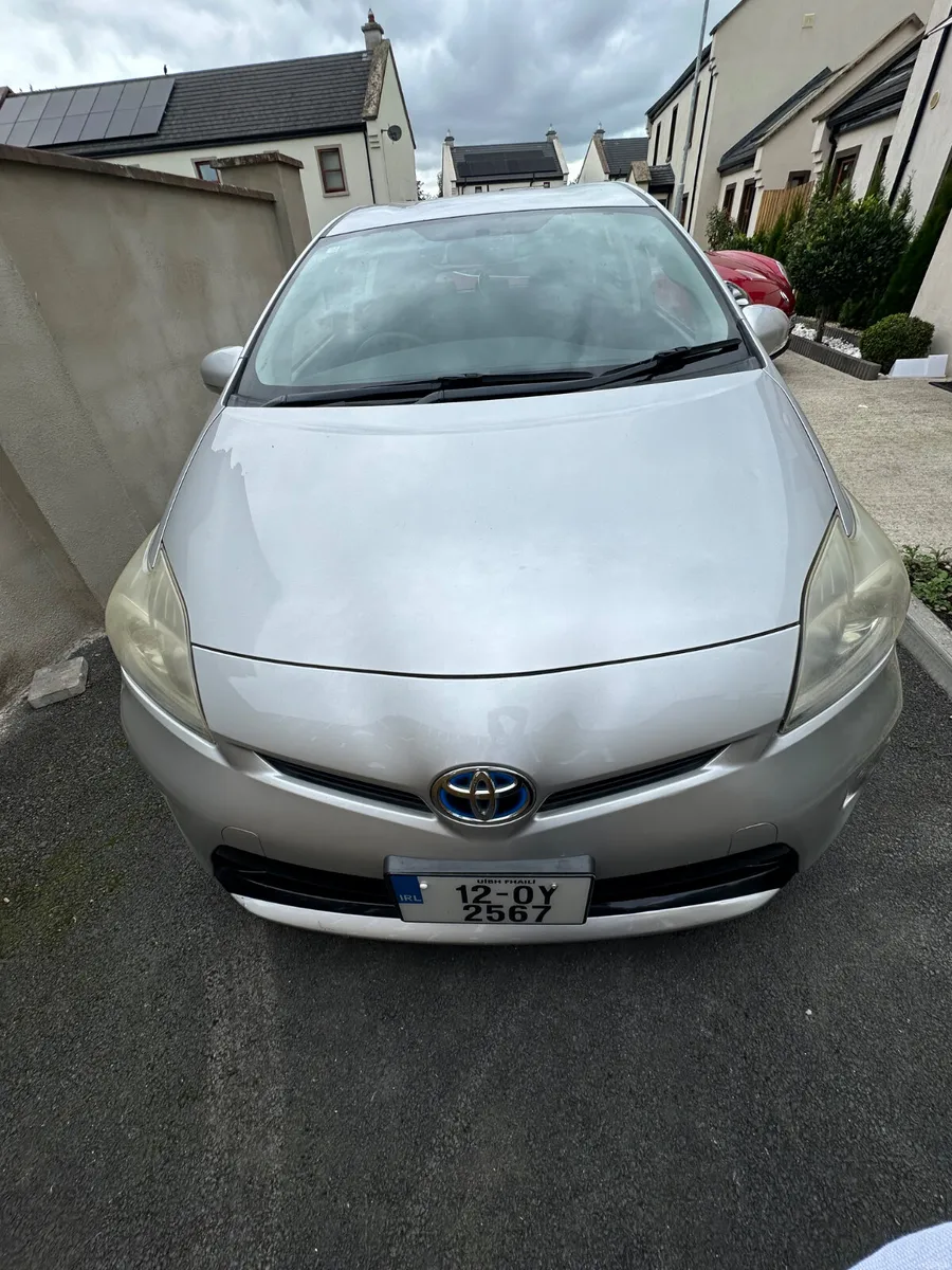 Toyota Prius 2012 • Android/Apple Car play - Image 4